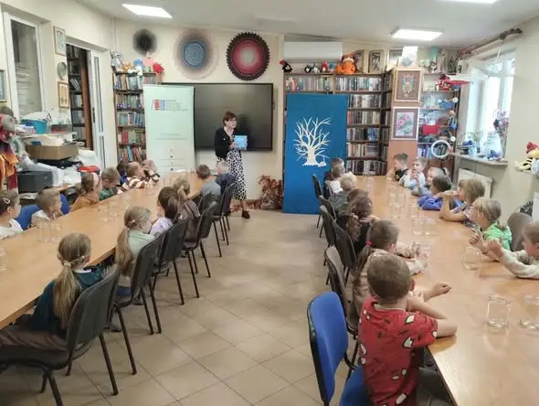 Dzień Drzewa w bibliotece w Borzechowie – Tygryski i Sówki odkrywały tajemnice przyrody