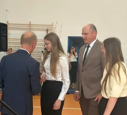 Stypendia i ślubowanie pierwszaków w Szkole Podstawowej w Kłodnicy Dolnej
