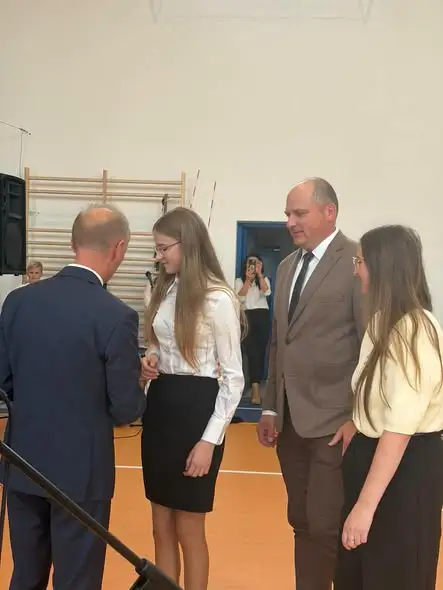 Stypendia i ślubowanie pierwszaków w Szkole Podstawowej w Kłodnicy Dolnej