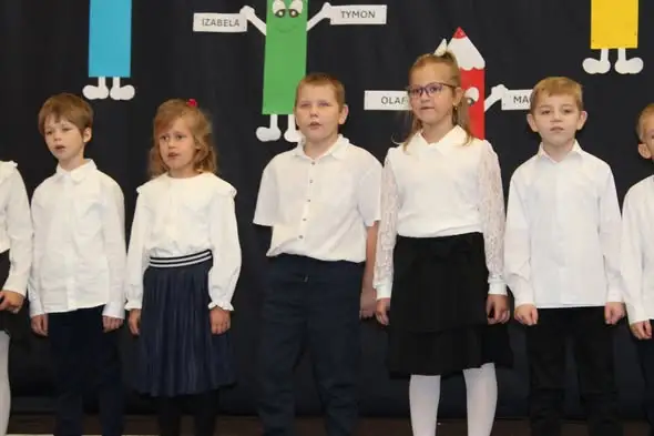 Potrójne święto w szkole w Garbowie – ślubowanie, Dzień Edukacji i stypendia Wójta Gminy Dwikozy