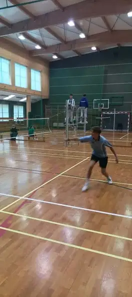 Badminton w Osjakowie: uczniowie walczyli o podium Mistrzostw Powiatu Wieluńskiego