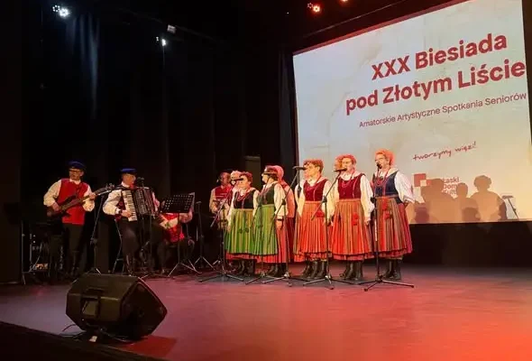 XXX Biesiada pod Złotym Liściem w Łasku – trwają występy seniorów