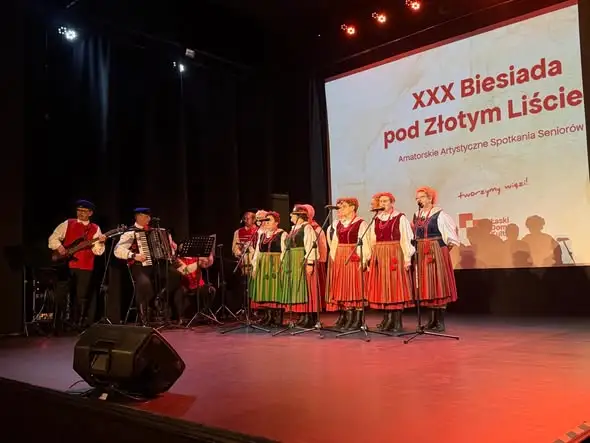 XXX Biesiada pod Złotym Liściem w Łasku – trwają występy seniorów