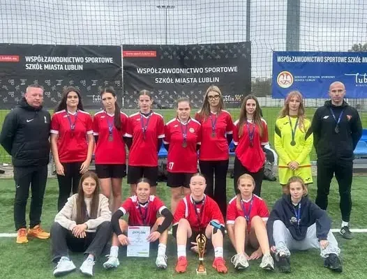 Uczennice ZS5 Lublin z brązem w Mistrzostwach Szkół Lublina w piłce nożnej