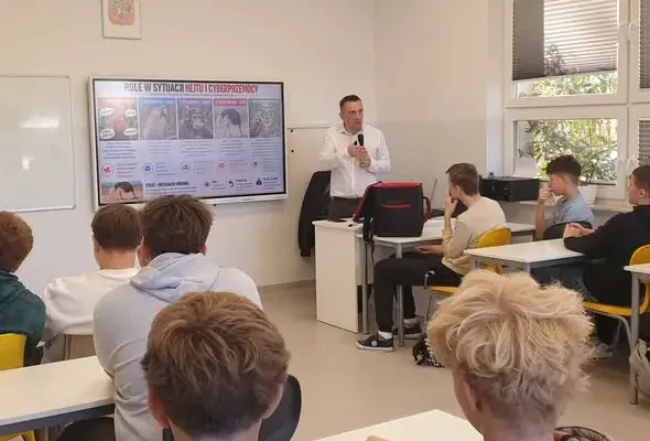 Uczniowie klas 7 i 8 uczyli się, jak rozpoznawać hejt i reagować na cyberprzemoc