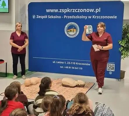 Bychawa: uczniowie uczyli się pierwszej pomocy od ratowników i pielęgniarek